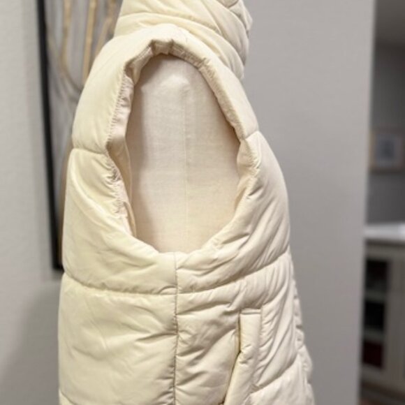 PacSun Women's Puffer Vest - Picture 7 of 16